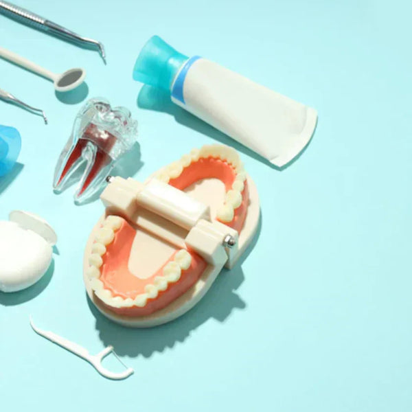 Puis-je faire tremper mes prothèses dentaires dans du bain de bouche toute la nuit ?