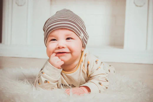 fr Quand les bébés commencent-ils à faire leurs dents ? Un guide complet sur le processus de poussée dentaire