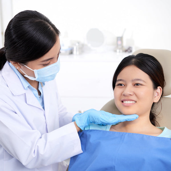Quand puis-je utiliser un bain de bouche après une extraction dentaire