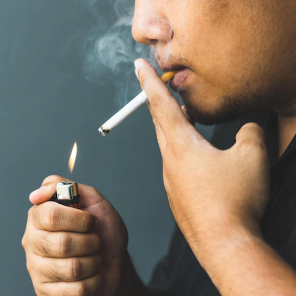Fumer après une extraction dentaire : risques, directives et conseils de rétablissement