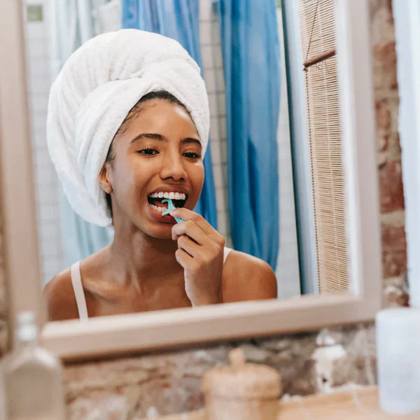 7 raisons pour lesquelles mes dents font mal après le passage du fil dentaire